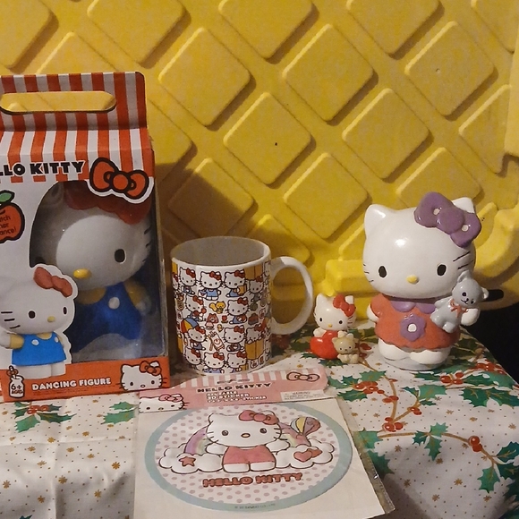 Hello Kitty Bundle - Picture 1 of 10